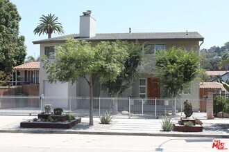 Building Photo - 2334 Silver Lake Blvd