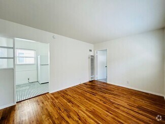 Building Photo - was738