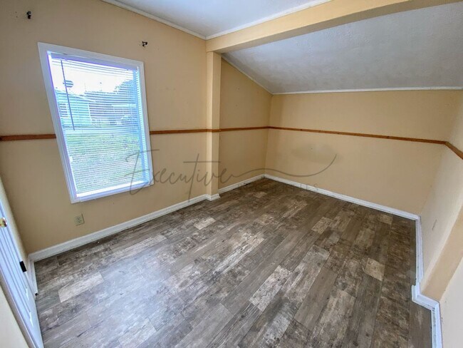 Foto del edificio - 2-Bed, 1-Bath Home in Lake Charles - Deposit-Free Move-In Option Available!
