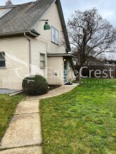 Building Photo - 172 Brock St