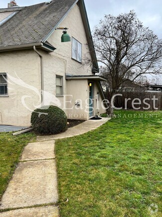 Building Photo - 172 Brock St