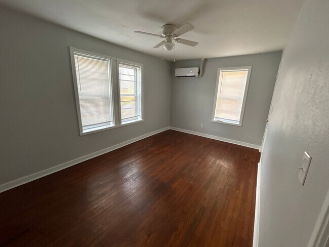 Foto del edificio - 406 E 10th St