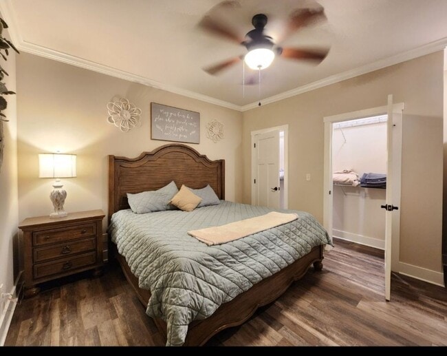 Building Photo - 250 Horn Ln