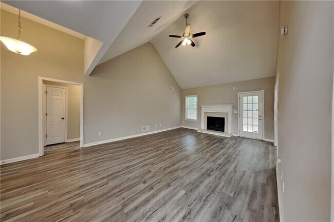 Foto del edificio - 3370 Glen Summit Ln