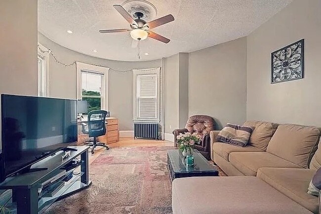 Building Photo - 762 Columbia Rd