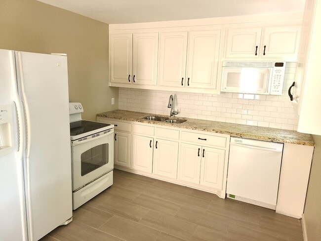 Updated custom kitchen with granite countertops - 4244 Asbury Ave