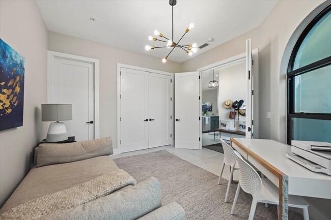 Building Photo - 2760 Twin Oaks Way