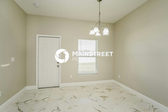 Foto del edificio - 3 Bedroom Pet-Friendly Home in LEHIGH ACRE...
