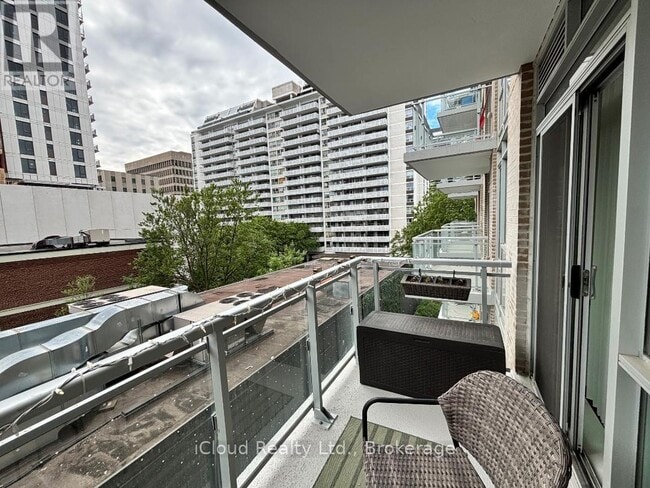 Building Photo - 68 Merton St