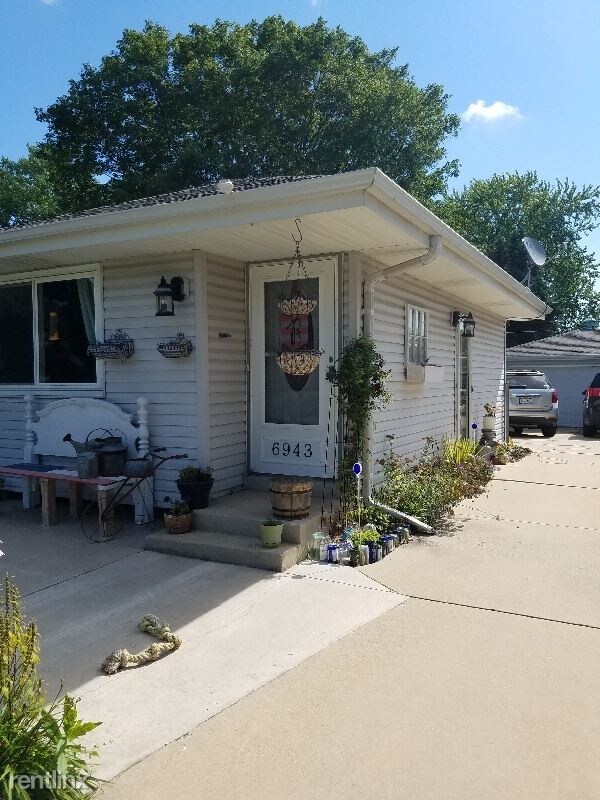 6943 Surrey Ln, Racine, WI 53402 House Rental in Racine, WI