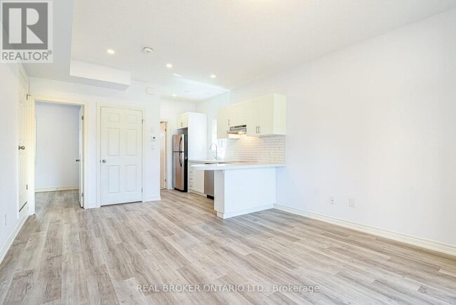 Building Photo - 164 Heiman St