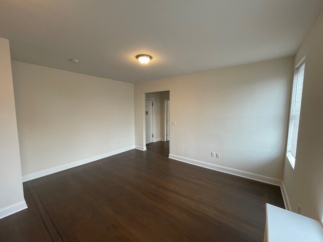 Building Photo - 907 87th St