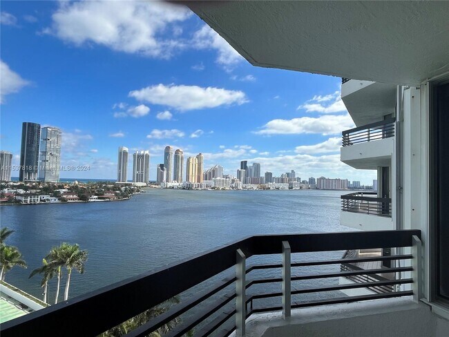 Foto del edificio - 3600 Mystic Pointe Dr