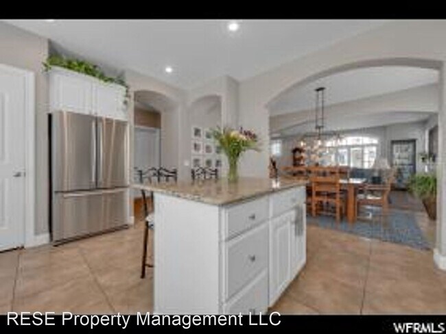 Foto del edificio - 4 br, 3.5 bath House - 5557 W Coventry Road