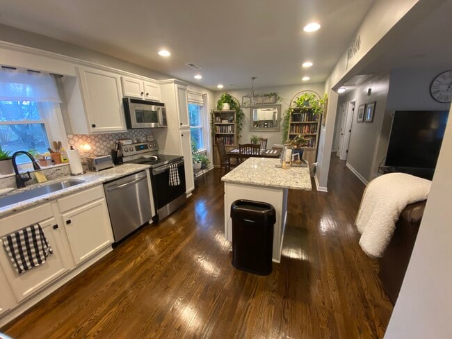 Building Photo - 1116 Sheffield Dr