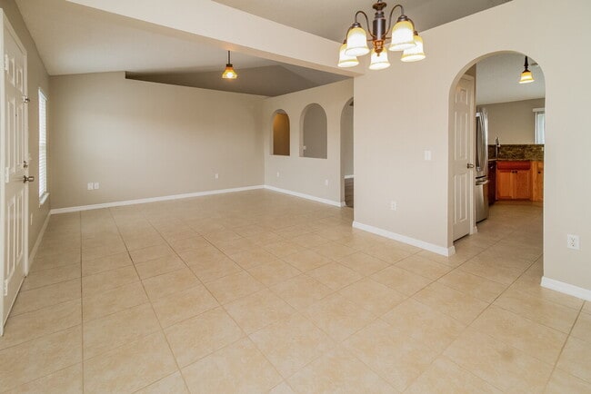 Building Photo - 816 Jarnac Dr