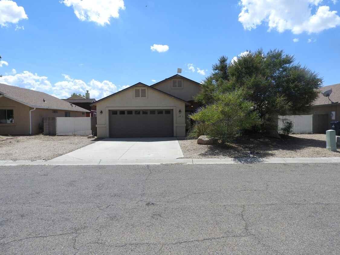 Foto principal - 3 Bedroom with large yard