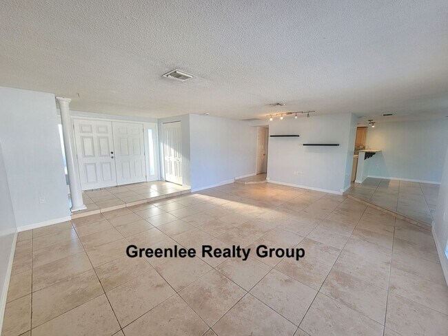 Foto del edificio - Spacious 3 Bedroom/ 2 Bath Home on a Large...