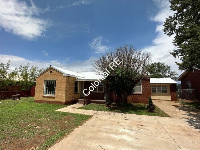 Foto del edificio - Spacious and updated 3 bedroom 2 bathroom ...