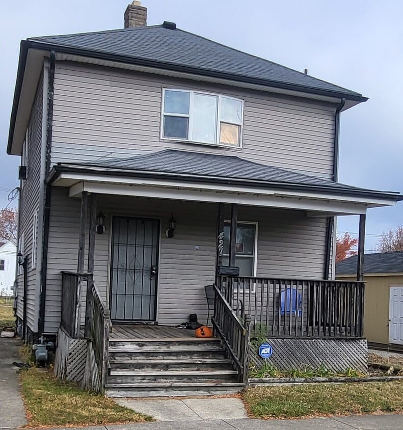 Primary Photo - 427 Buchanan St