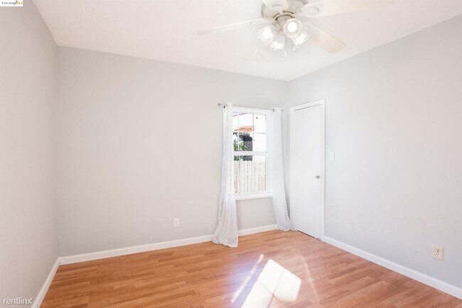 Building Photo - 3 br, 1 bath House - 1521 77th Ave 1150