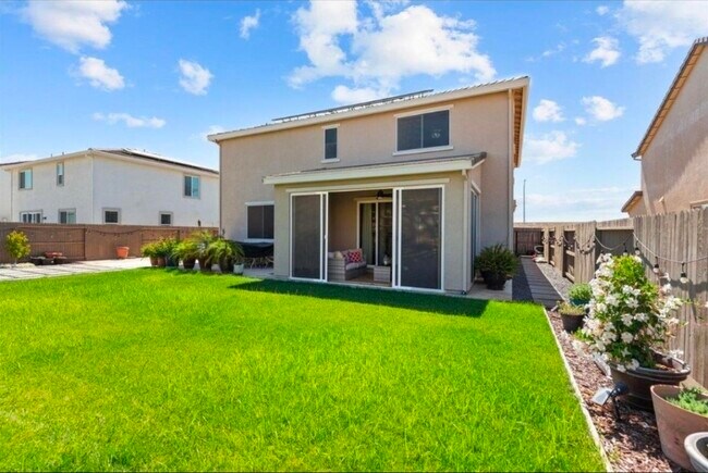 Building Photo - 2851 Ski Bch St