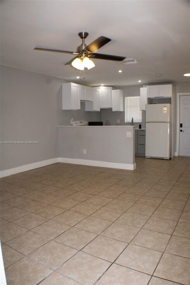Foto del edificio - 3133 SW 13th St