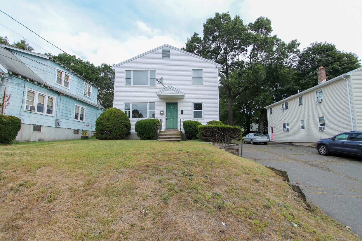 Foto principal - 17 Pinehurst Ave
