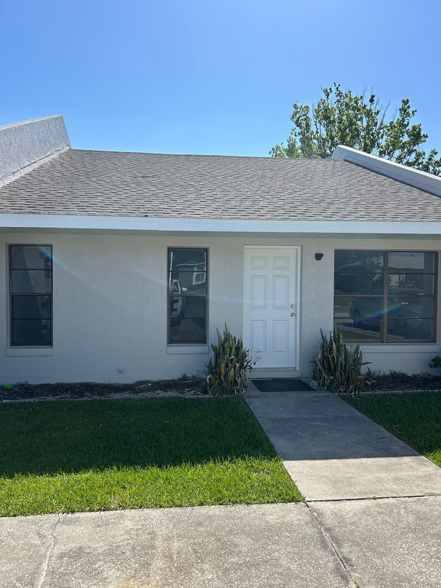 Primary Photo - North Lakeland - Triplex