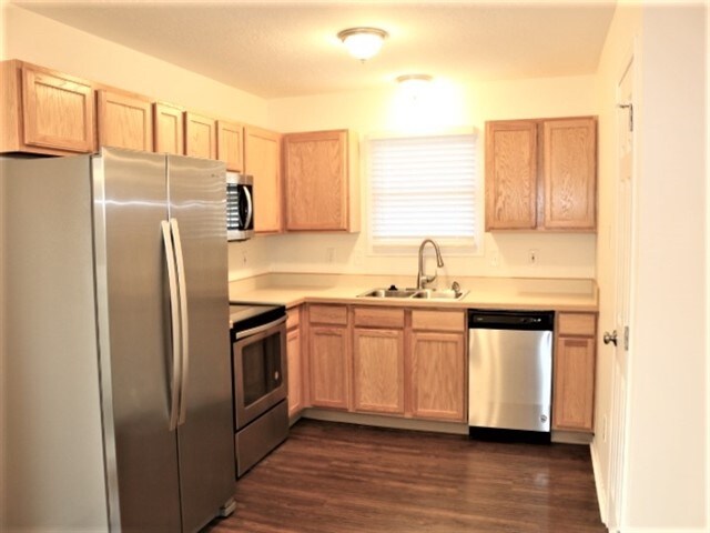 Building Photo - 4660 Dungannon Drive