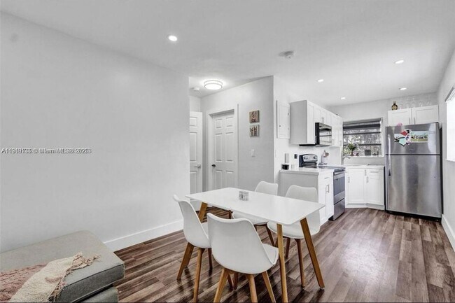 Foto del edificio - 685 SW 7th Terrace