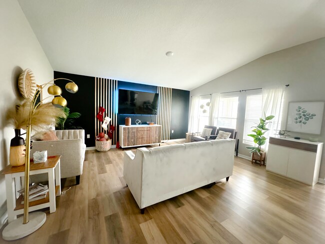 Foto del edificio - 5670 Arlington River Dr