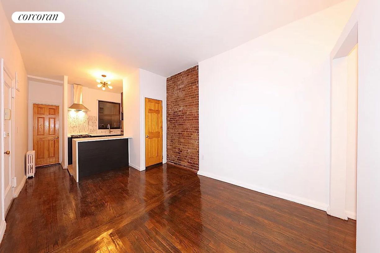 Foto principal - 301 E 95th St