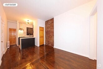 Building Photo - 301 E 95th St