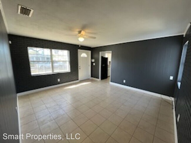 Building Photo - 3 br, 1.5 bath House - 1718 Elk Dr