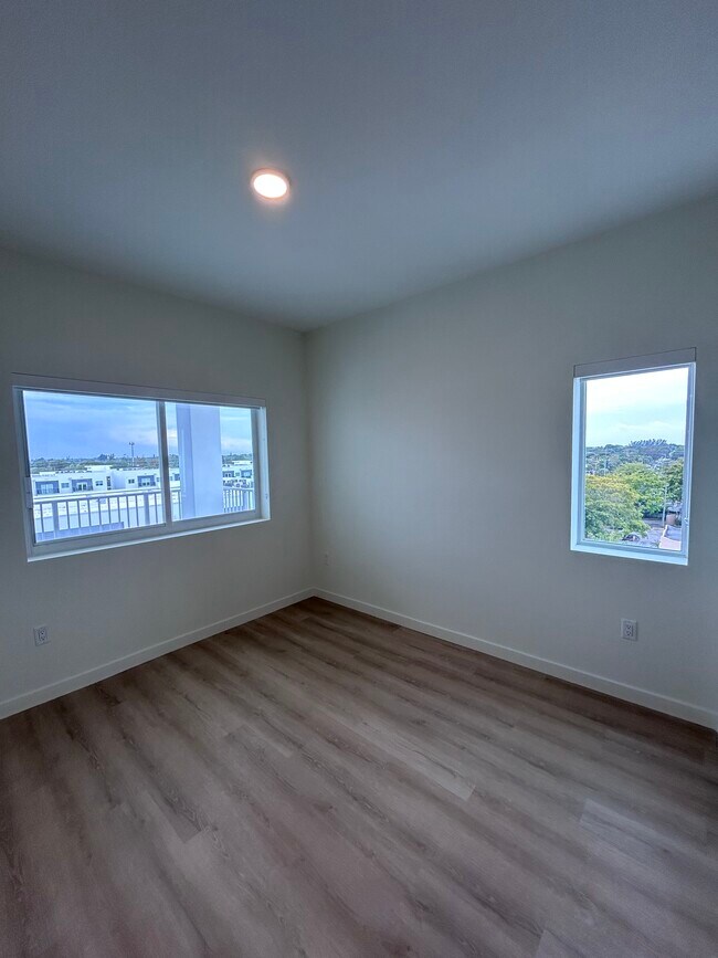 Building Photo - 302 Princeton Dr