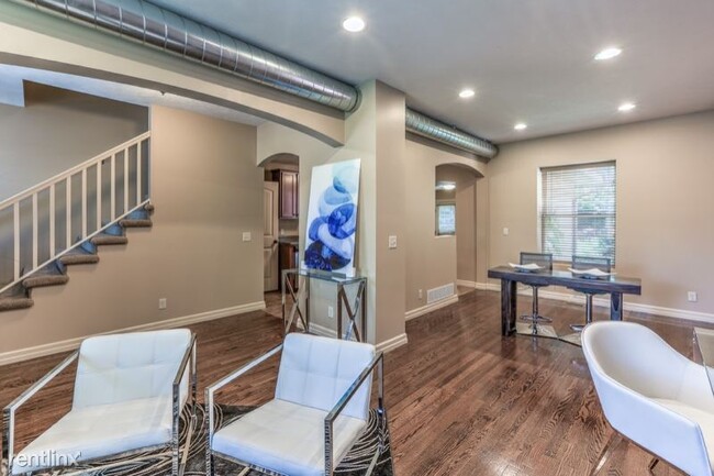 Building Photo - 3 br, 3 bath Townhome - 3001 Harney St