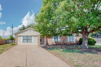 Building Photo - 1500 Berry Dr