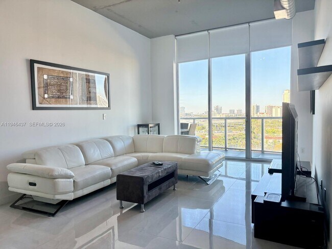 Foto del edificio - 3029 NE 188th St