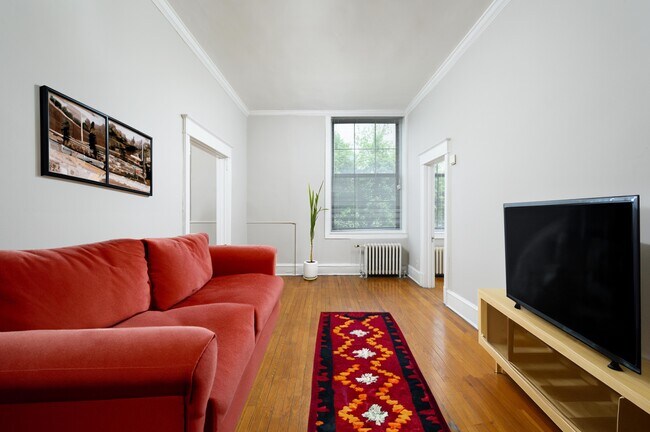 Sala de estar amueblada - 4920 City Ave.