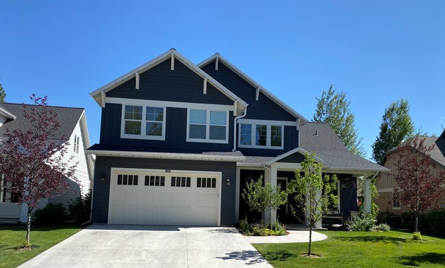 Building Photo - 530 Craftsman Way