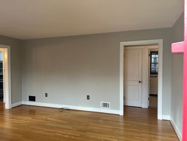 Building Photo - West End - Colonial Place