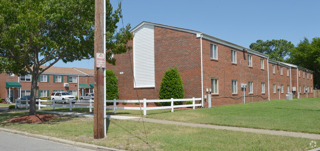 Building Photo - 710-722 E 29th St