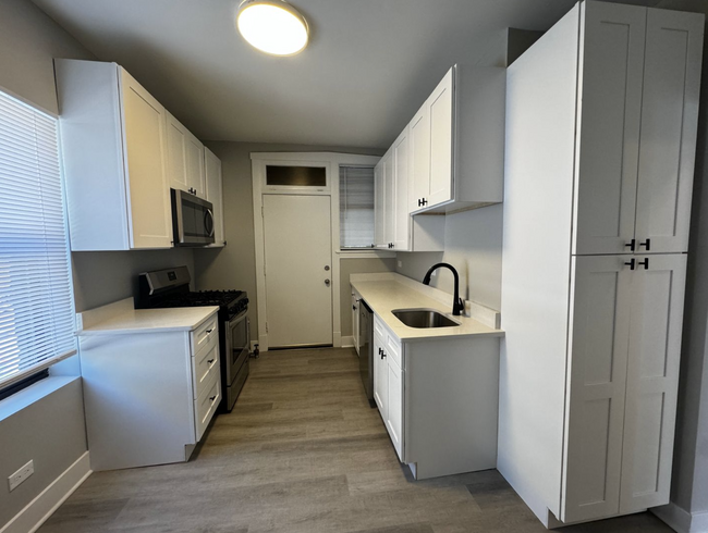 Foto del edificio - 2607 N Kostner Ave