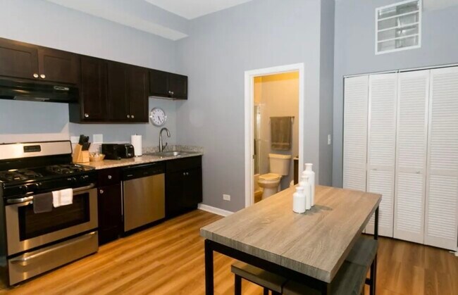 Foto del edificio - 1140 W 18th St
