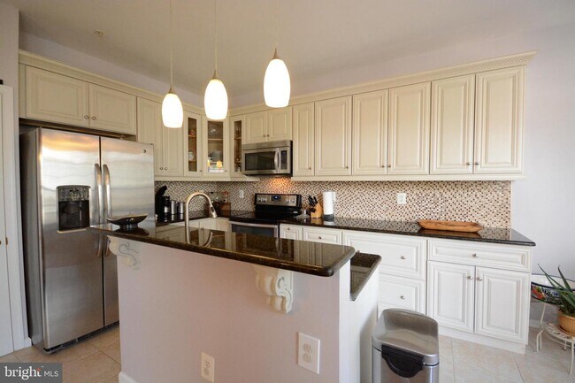 Building Photo - 2615 Island Grove Blvd
