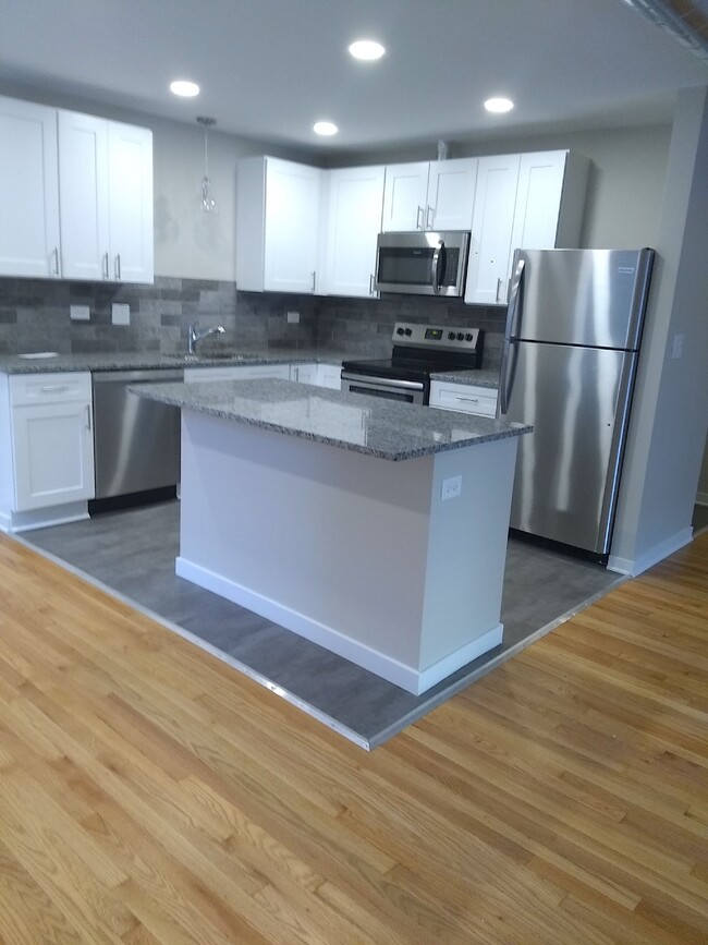 Foto del edificio - 6720 N Damen Ave