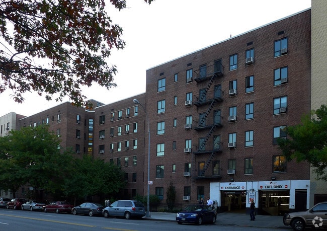 Primary Photo - 31 Nagle Ave