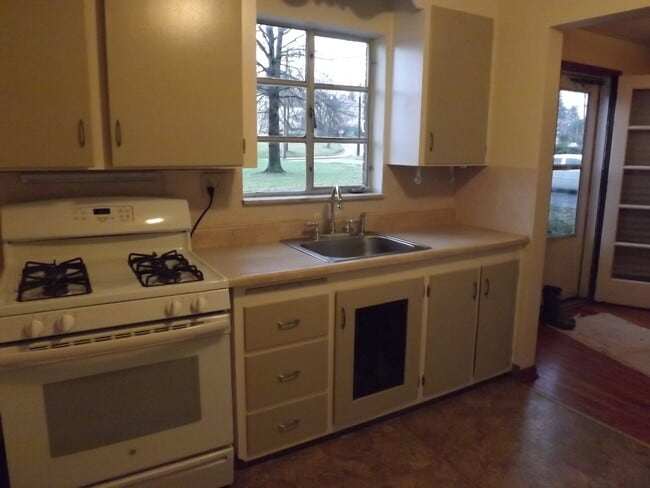 Equipped kitchen - 9 Sharon Ct