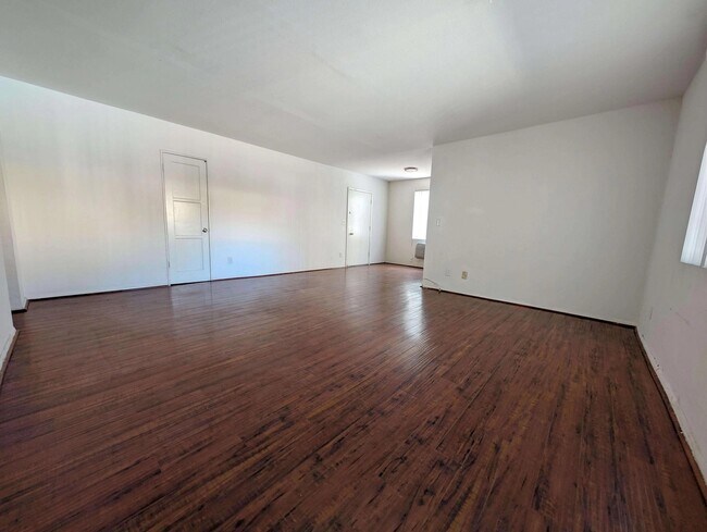 Foto del edificio - 1034 N Martel Ave